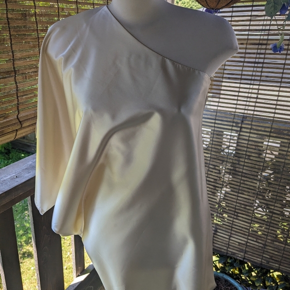 Off the shoulder satin finish top . - Picture 6 of 10